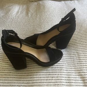 Zara chunky heel. Bought in Europe. Size 39 (roughly 8.5/9)